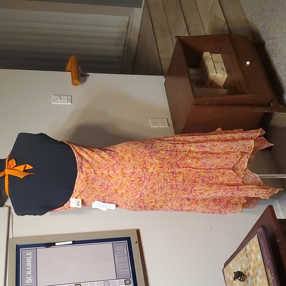 Silk Halter Dress; sz 8 - Picture 10 of 15